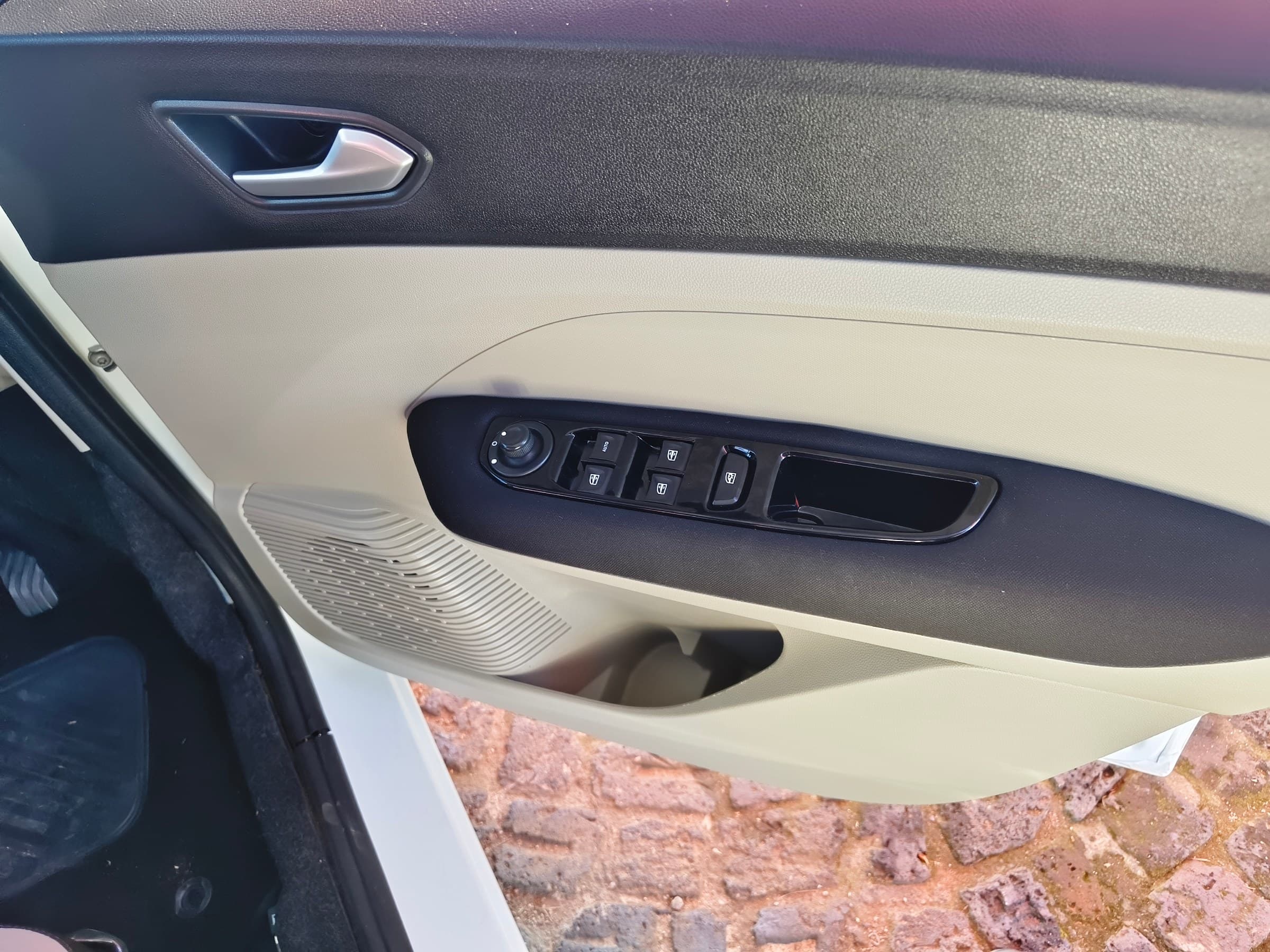 2020 Renault Triber 1.0 Prestige for sale in South Africa — photo 8