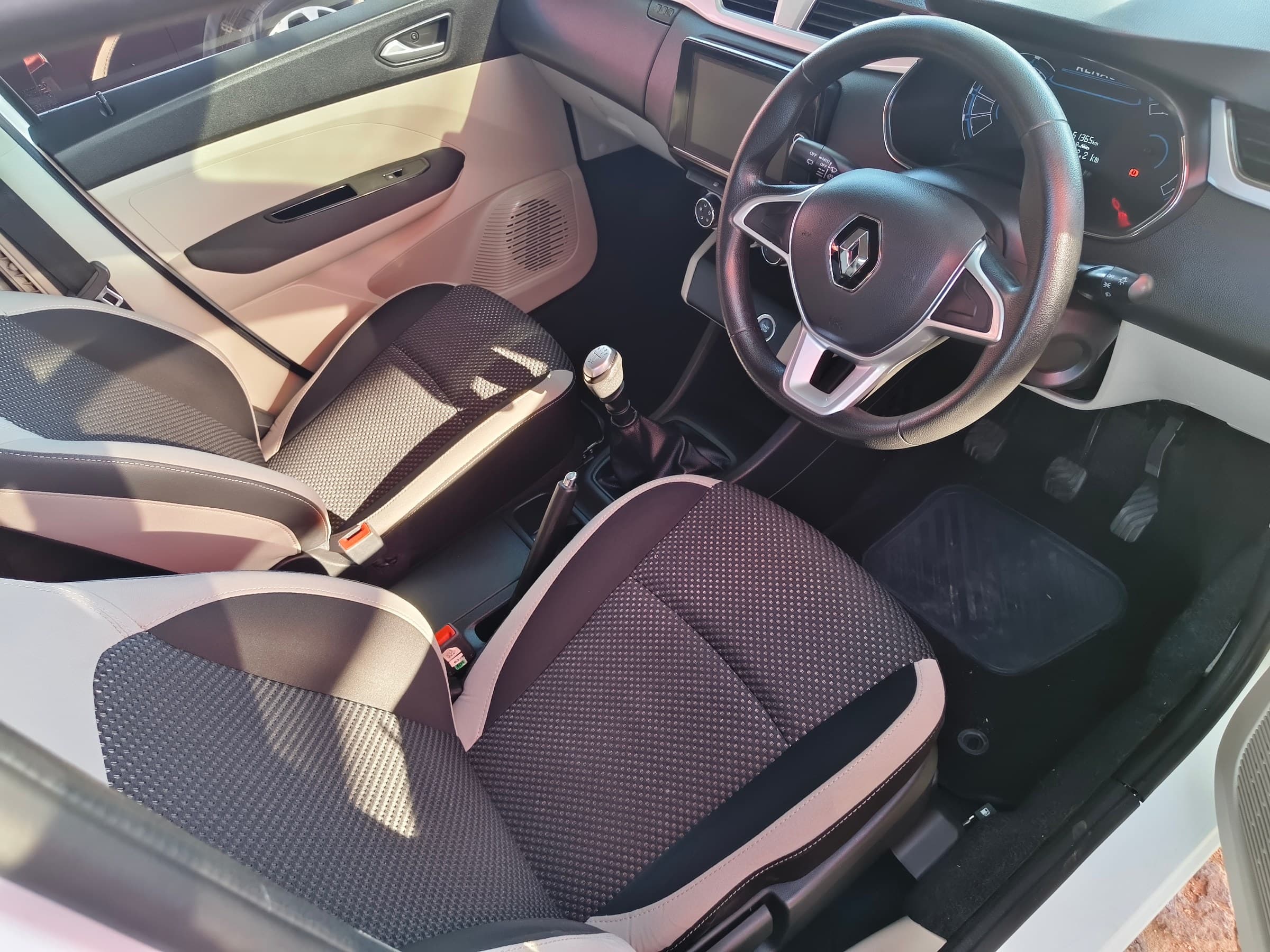 2020 Renault Triber 1.0 Prestige for sale in South Africa — photo 9