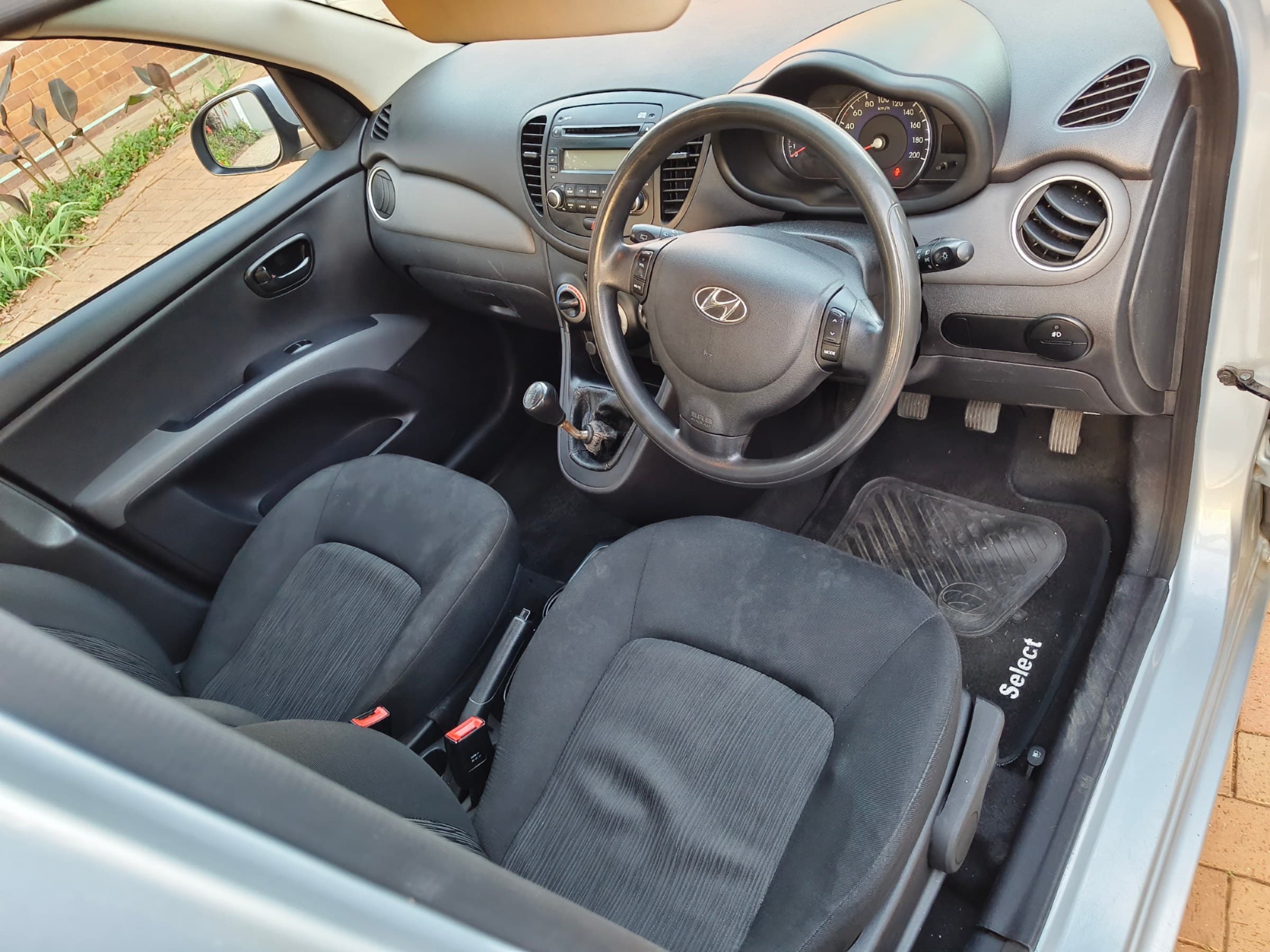 2013 Hyundai i10 1.1 Motion for sale in South Africa — photo 10