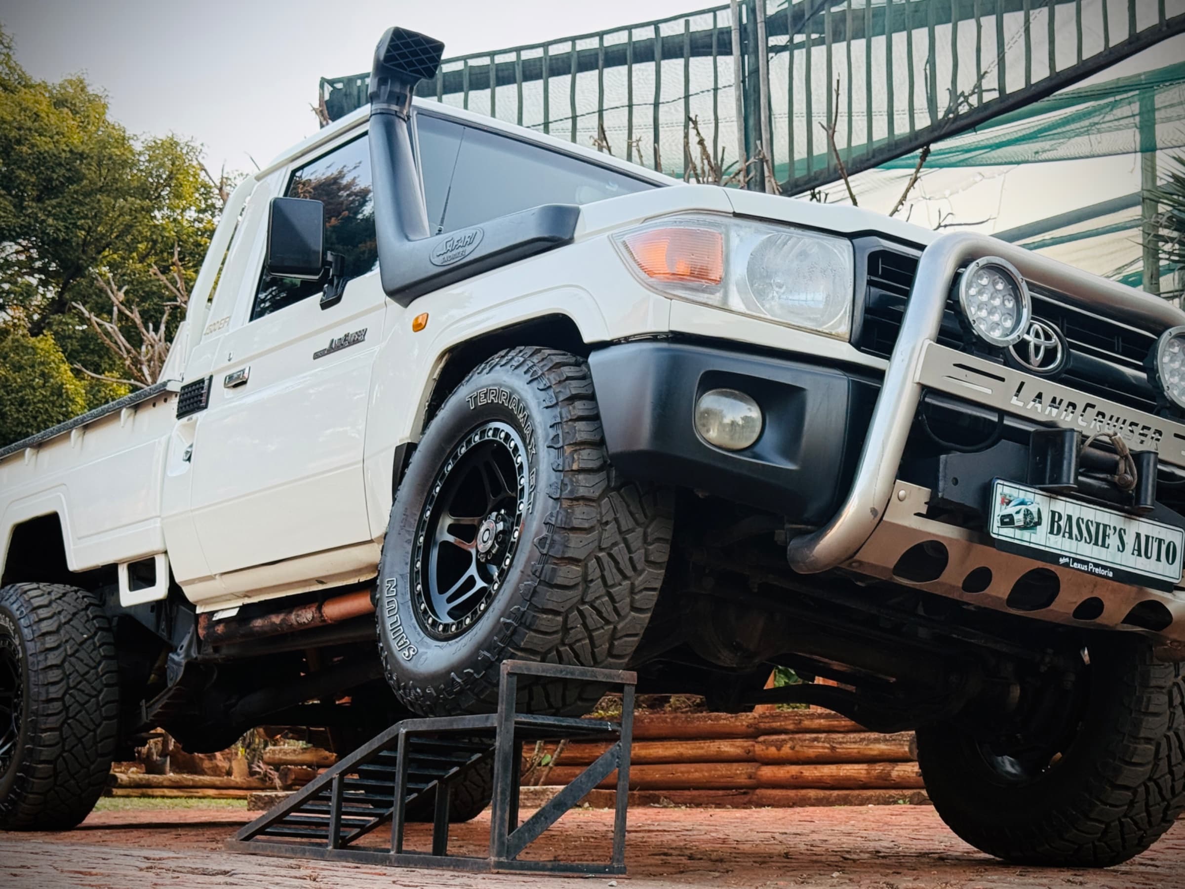 2009 Toyota Land Cruiser 79 Series — photo 2