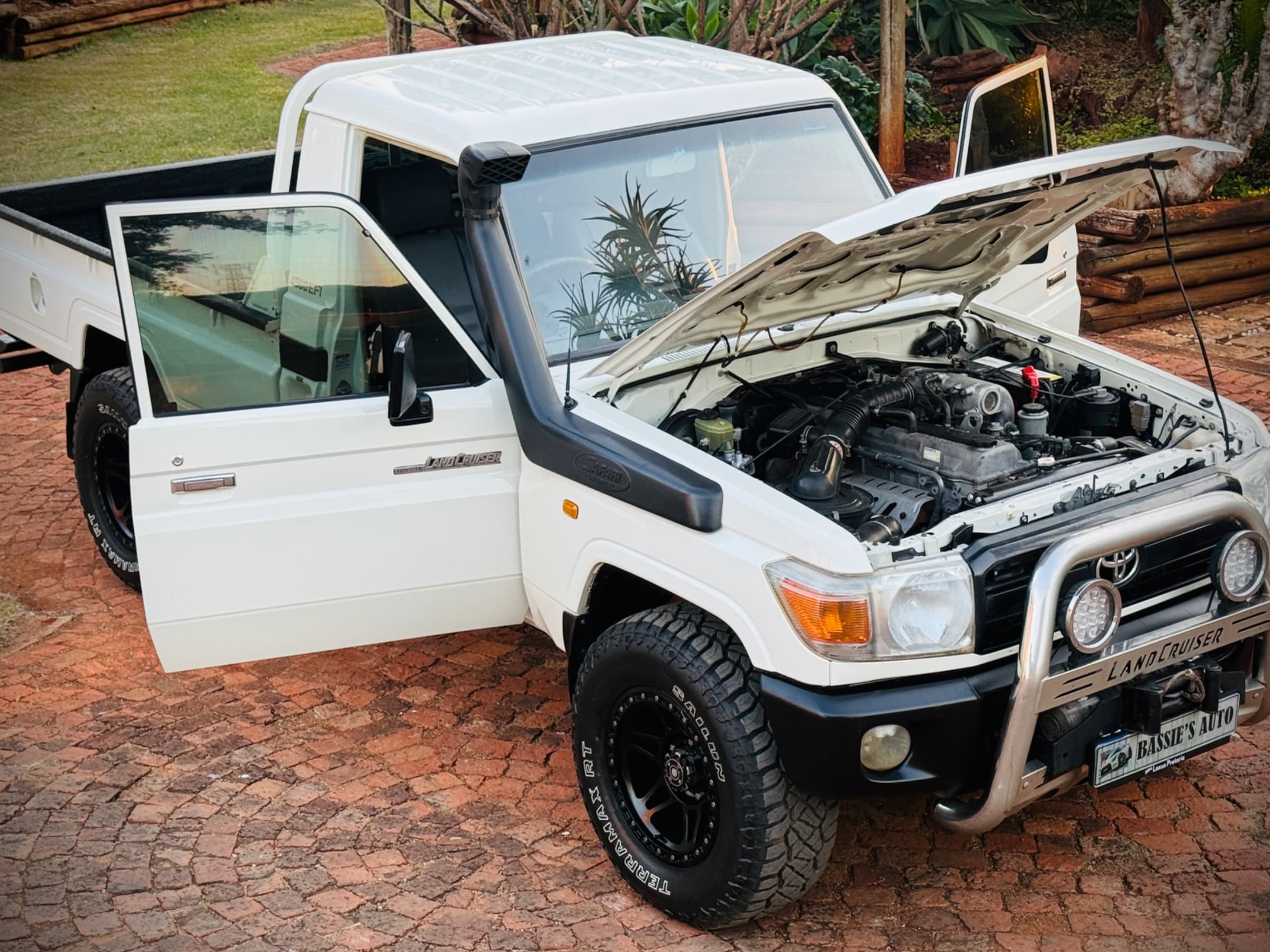 2009 Toyota Land Cruiser 79 Series — photo 4