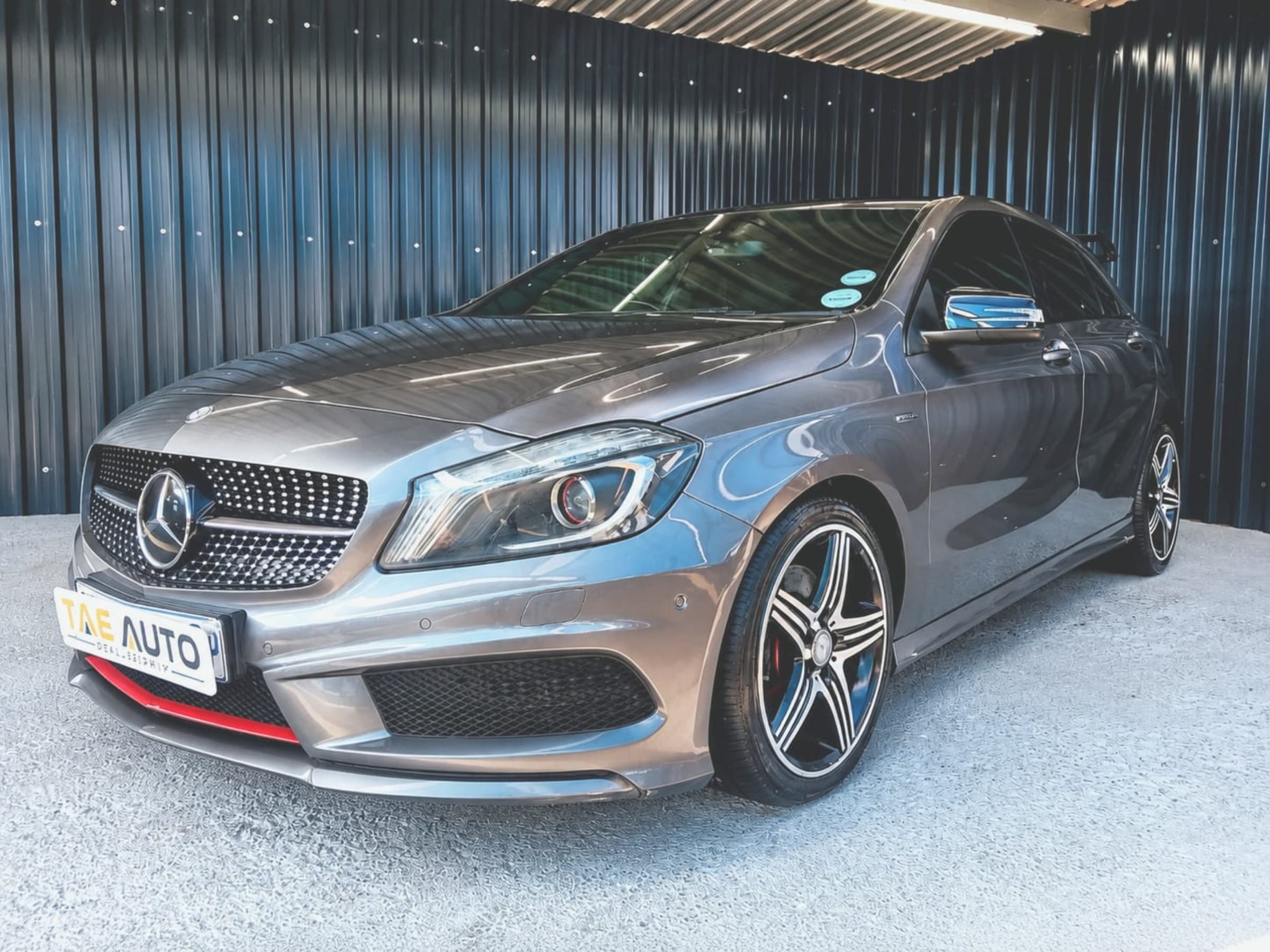 2015 Mercedes-Benz A-Class A250 SPORT A/T — photo 2